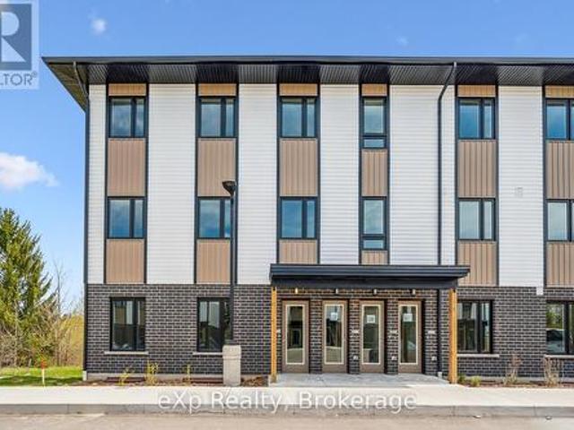 10 465 Garafraxa Street W, Centre Wellington Fergus, ON, N1M 1C6 townhouse for sale | Listing ID X13142 | Royal LePage