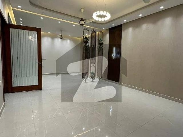 10.50 marla luxury house for sale in canal road society faisalabad