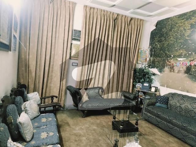 10.5 Marla House For Sale Model Town