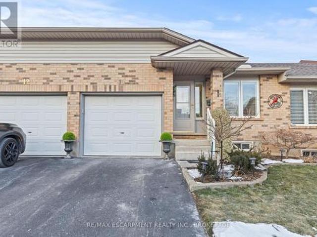 10 19 Bartlett Avenue, Grimsby 542 Grimsby East, ON, L3M 5G6 condo for sale | Listing ID X11945 | Royal LePage