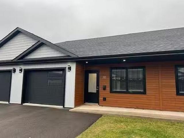 10 19 Muttart Drive, Cornwall, PE, C0A 1H0 townhouse for sal.
