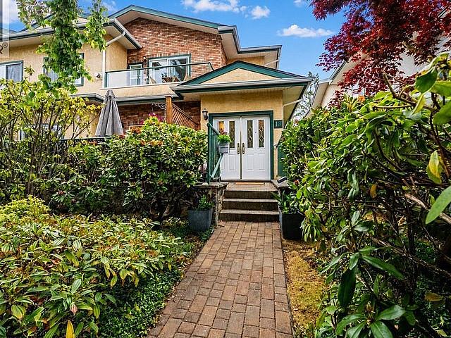 10 2235 Harbour Rd Sidney, British Columbia