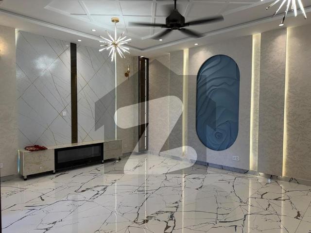10.25 marla elegant and fully maintained super hot located bungalow is available in bankers avenue block h, lahore. Bankers Avenue Block H