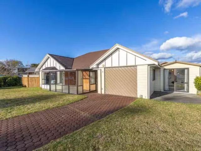 10 Te Kupe Road, PARAPARAUMU BEACH, Kapiti Coast For Sale
