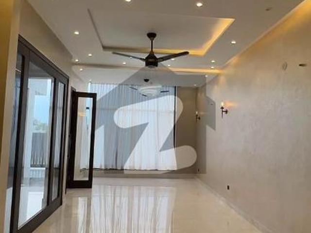10 ultra modern house available for rent near to mc donald in dha phase 7