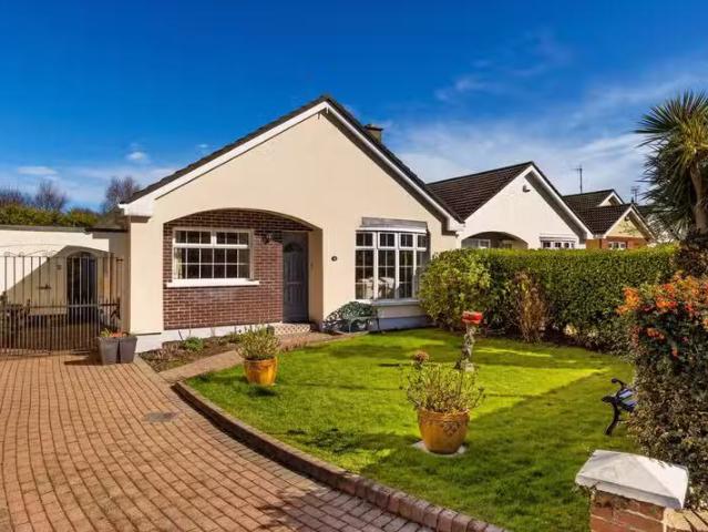 10 Woodcliff Heights, Howth, Co Dublin, D13KF89 is for sale