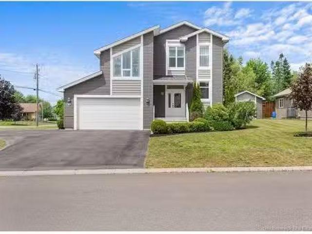 10 Yves Crt, Dieppe, NB, E1A 0Z7 house for sale Listing ID.