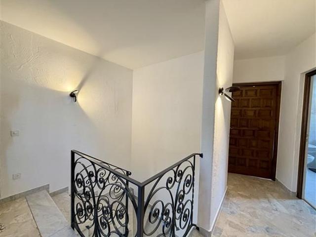 10 Zimmer, 360 m²