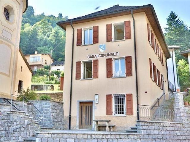 10 Zimmer Dorfhaus zum Ausbauen / casa di 10 locali da ristrutturare