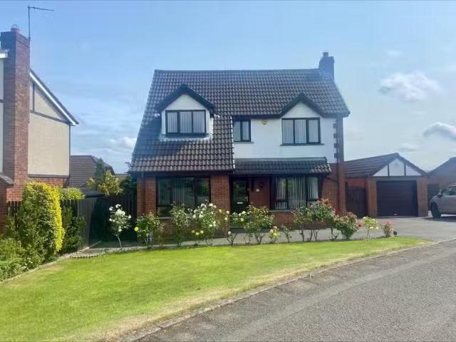10 Baird Crescent
