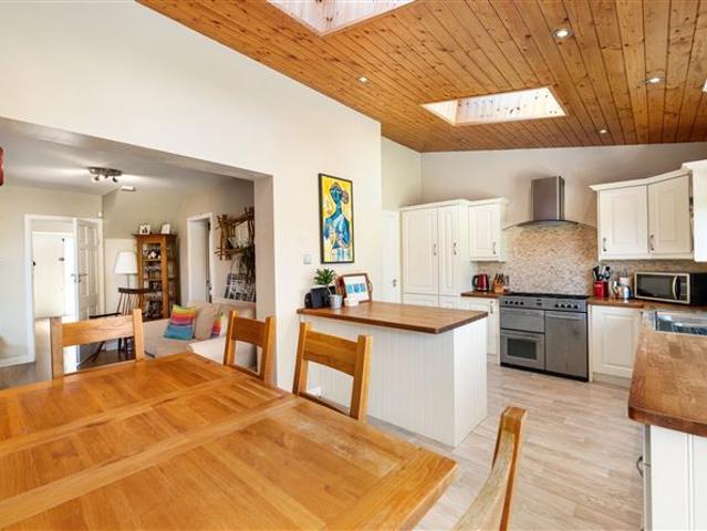 795,000 | 10 Balally Grove, Dundrum, Dublin 16 Vincent Finnegan 4996 MyHome. Ie Residential