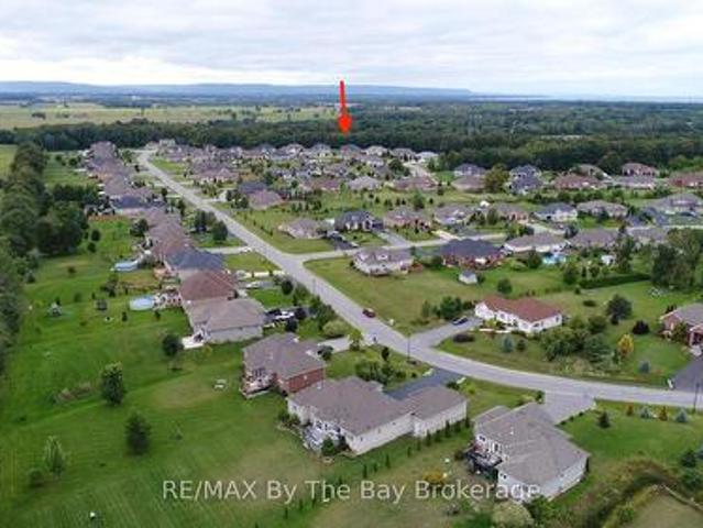 10 Basswood Drive, Wasaga Beach, ON, L9Z 0A9 house for sale | Listing ID S13023 | Royal LePage