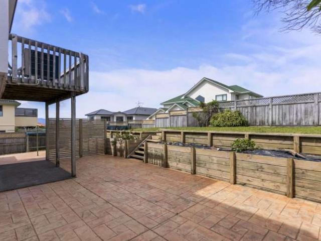 10 Bennett Grove, Newlands, Wellington City