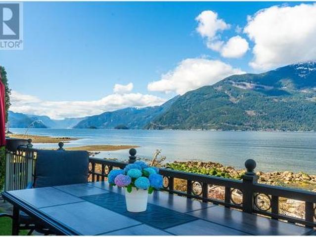 10 Beach Drive, Furry Creek, BC, V0N 3Z1 Luxury Townhouse for sale | Listing ID R2988 | Royal LePage Carriage Trade Luxury Properties
