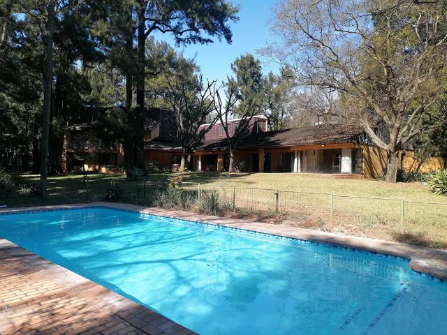 10 Bedroom Freestanding To Let in Equestria