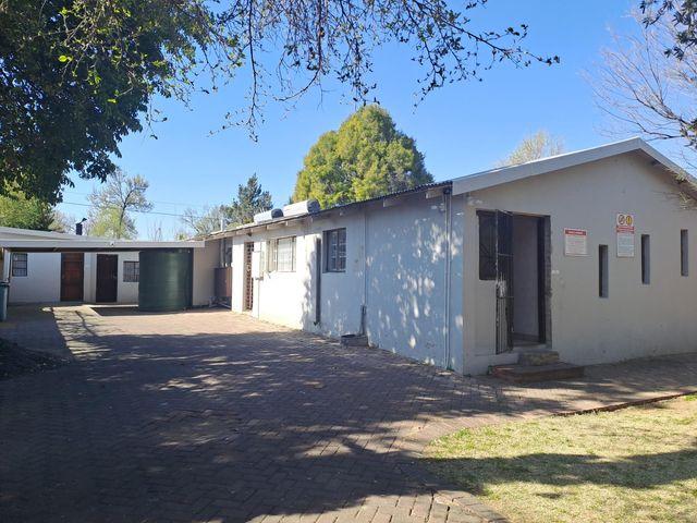 10 Bedroom House For Sale in Brandwag