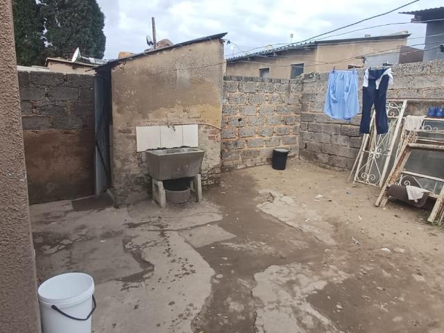 10 Bedroom House For Sale in Emangweni