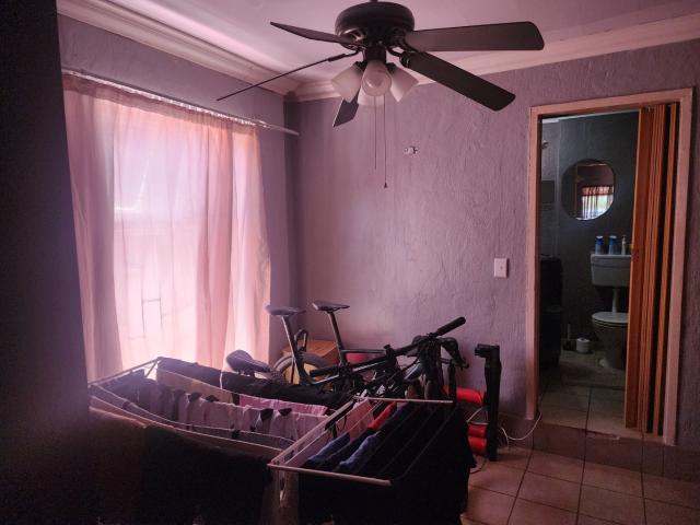 10 Bedroom House For Sale in La Hoff