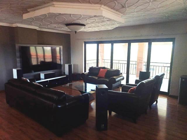 10 Bedroom House For Sale in Vallombrosa