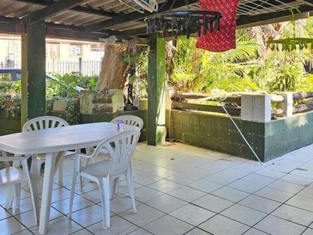 10 Bedroom House in Manaba Beach