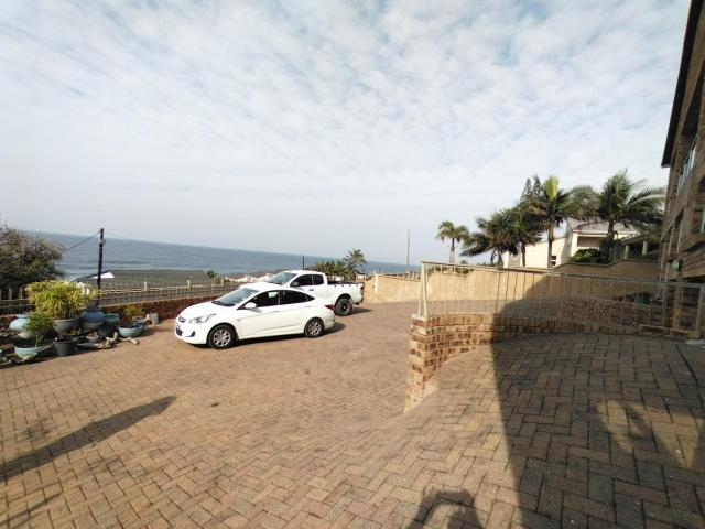 10 Bedroom House in Manaba Beach