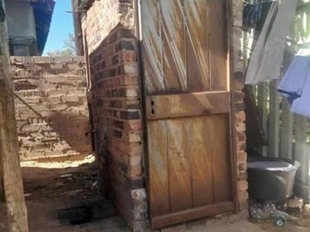 10 Bedroom House in Marapong