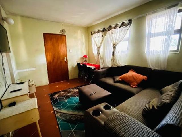 10 Bedroom House in Meer En See