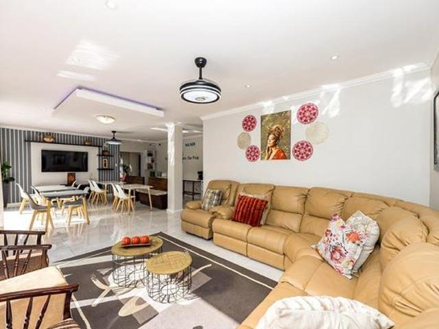 10 Bedroom House in Milnerton Central