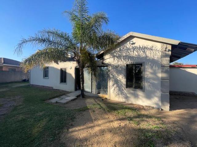 10 Bedroom House in Barry Hertzog Park