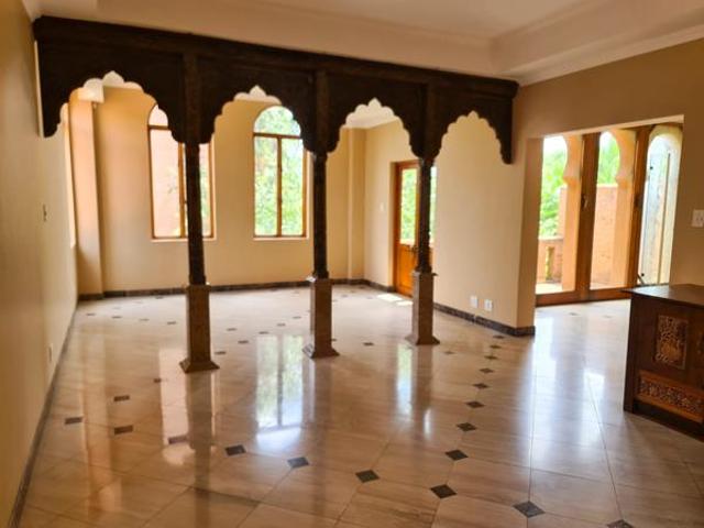 10 Bedroom House in Broederstroom