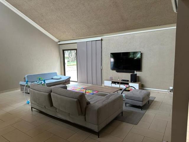 10 Bedroom House in Broederstroom