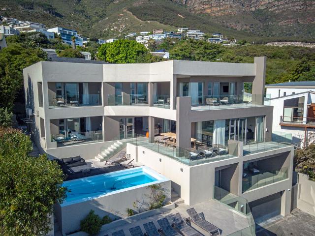 10 Bedroom House in Camps Bay