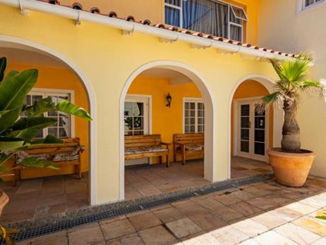10 Bedroom House in Constantia