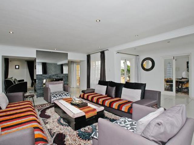 10 Bedroom House in Constantia Hill Estate
