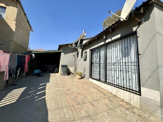 10 Bedroom House in Cosmo City