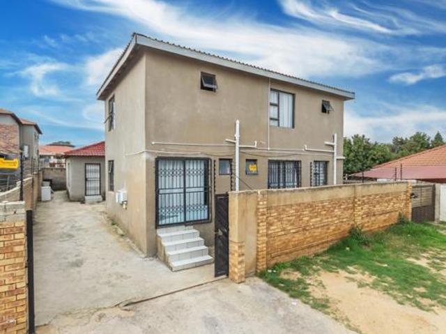 10 Bedroom House in Cosmo City