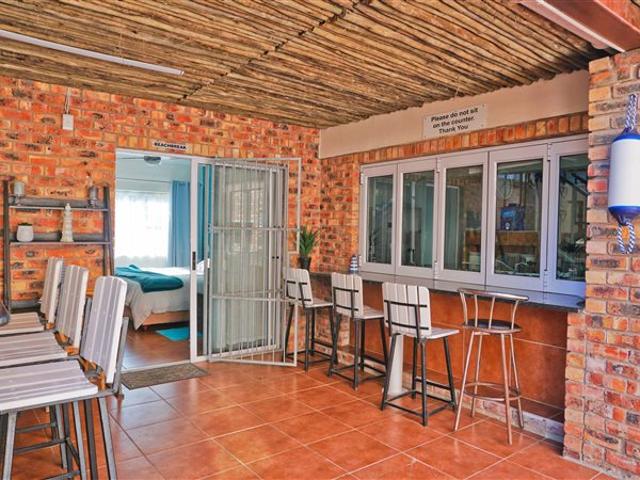 10 Bedroom House in Cove Rock