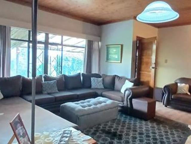 10 Bedroom House in Eden