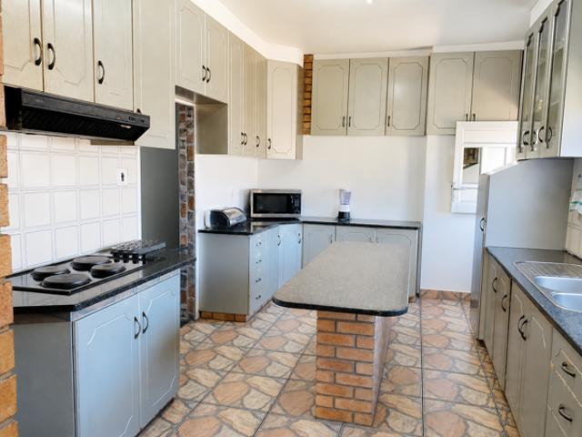 10 Bedroom House in High Ridge