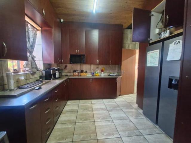 10 Bedroom House in Kathu