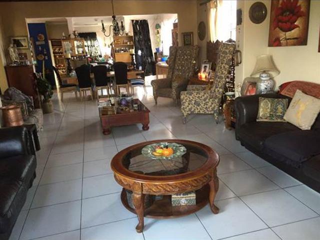 10 Bedroom House in Laudium