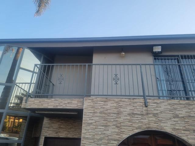 10 Bedroom House in Laudium