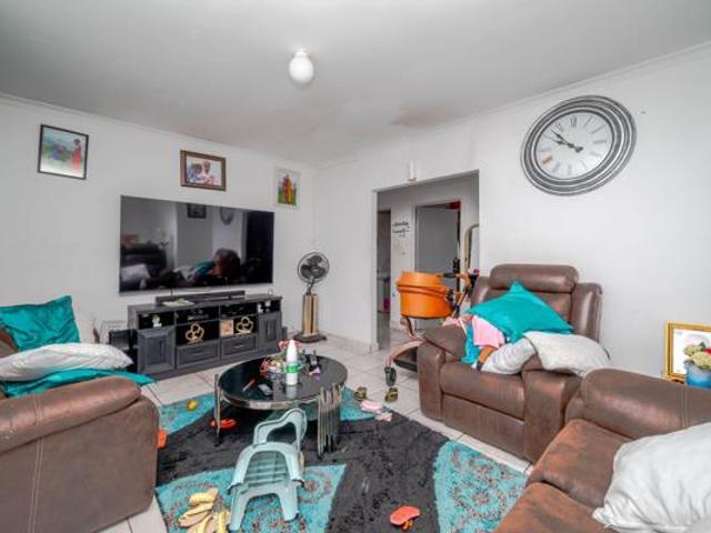 10 Bedroom House in Lotusville