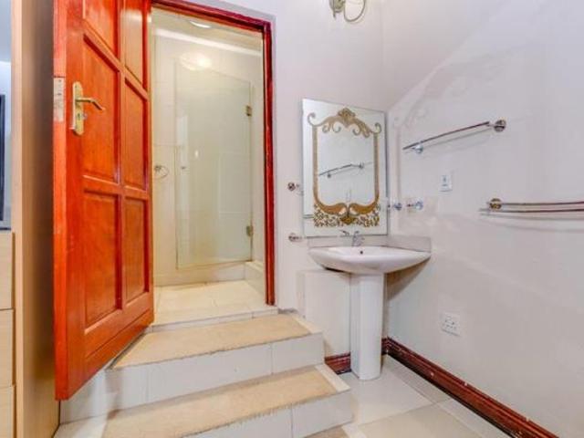 10 Bedroom House in Ruimsig