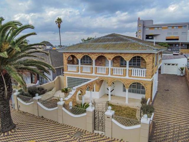 10 Bedroom House in Rylands