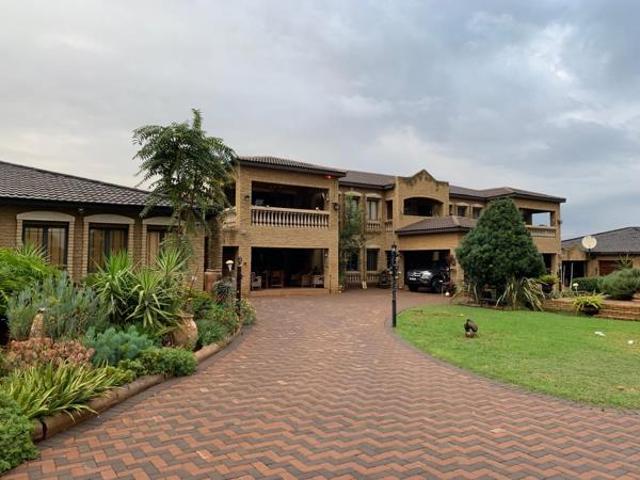 10 Bedroom House in Raslouw AH