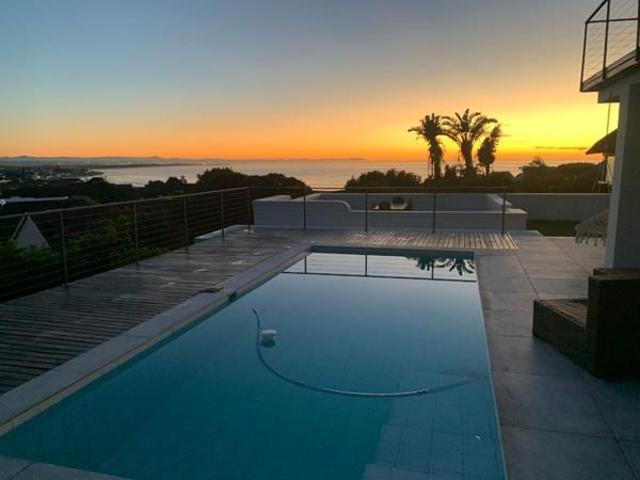 10 Bedroom House in St Francis Bay Village
