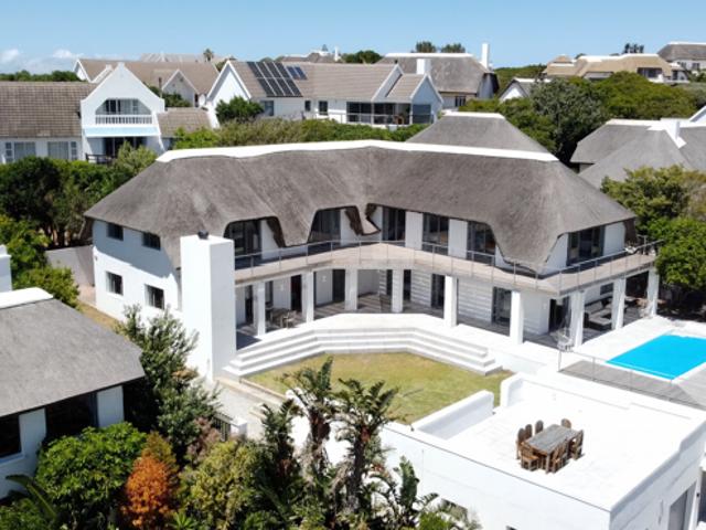 10 Bedroom House in St Francis Bay Village
