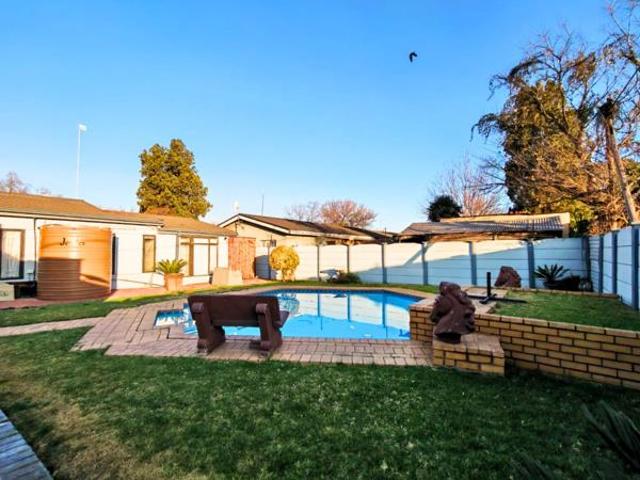 10 Bedroom House in Vanderbijlpark CE2