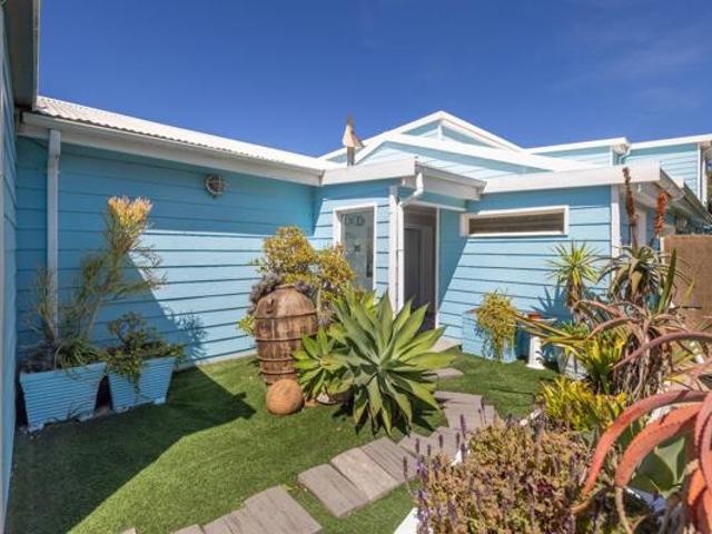 10 Bedroom House in West Beach